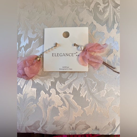 New ✨Cute Faux Pearl Fabric Petal Drop Earrings - Picture 7 of 7